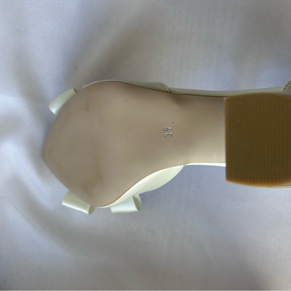 Ivory wedding heels with bow - Picture 10 of 10
